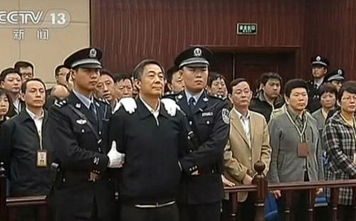 Bạc Hy Lai bị giữ tay trong tòa phúc thẩm - 1