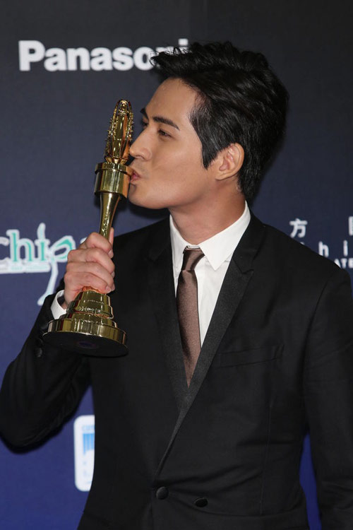 "Bấn loạn" vì vòng 1 của sao Đài - 10