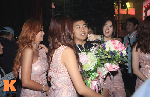 Độc quyền: Sistar thân thiện sau hậu trường - 11