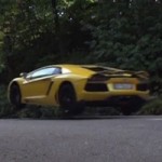 Ô tô - Xe máy - Bộ đôi Lamborghini Aventador thi “nhảy xa”