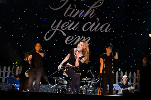 Mỹ Tâm xin kéo cao áo để múa bụng - 8