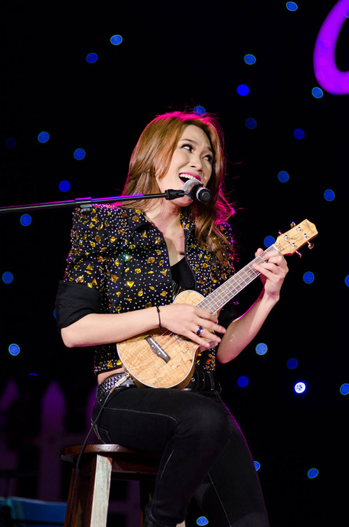 Mỹ Tâm xin kéo cao áo để múa bụng - 3