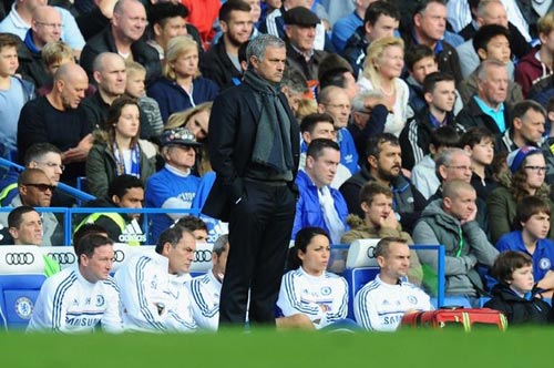 Pellegrini nổi cáu, Mourinho khen Torres - 2