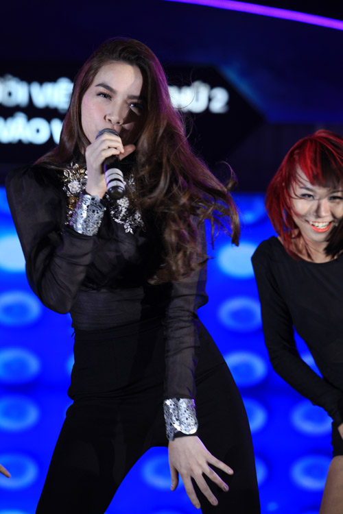 Hà Hồ "đốt cháy" khán giả - 6