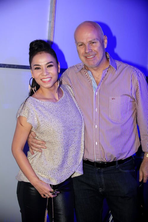 Hà Hồ "đốt cháy" khán giả - 2