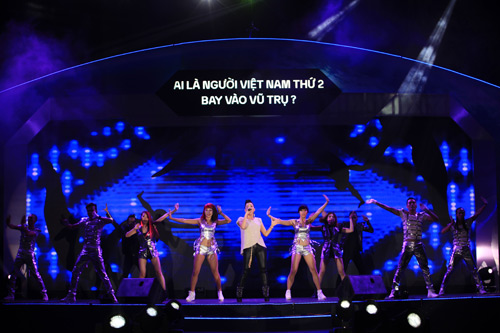 Hà Hồ "đốt cháy" khán giả - 12