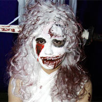 Bạn trẻ - Cuộc sống - "Ma nữ" xuất hiện trong đêm hội Halloween