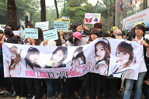 HOT: Fan Việt cuồng nhiệt đón thần tượng A-Pink - 5