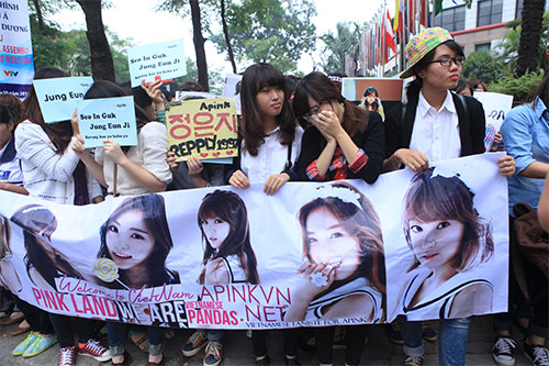 HOT: Fan Việt cuồng nhiệt đón thần tượng A-Pink - 6