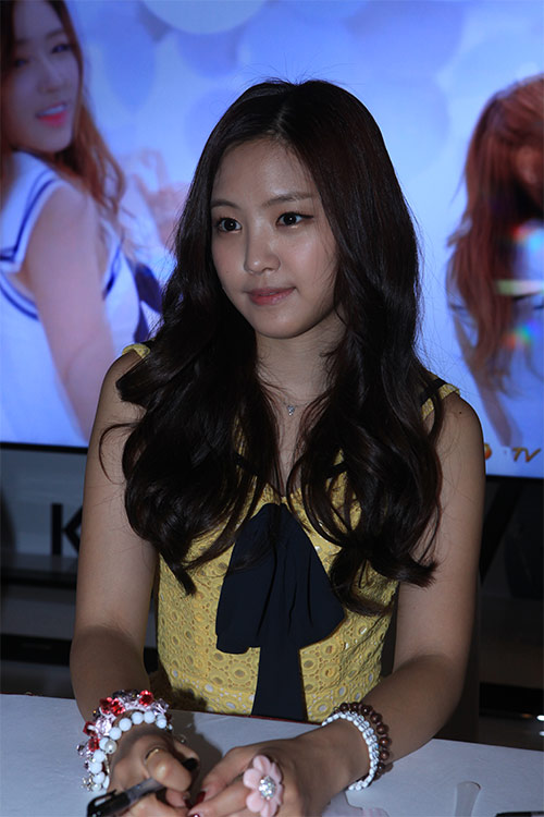 HOT: Fan Việt cuồng nhiệt đón thần tượng A-Pink - 5