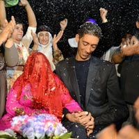 Tin tức trong ngày - Người đàn ông cao nhất thế giới kết hôn