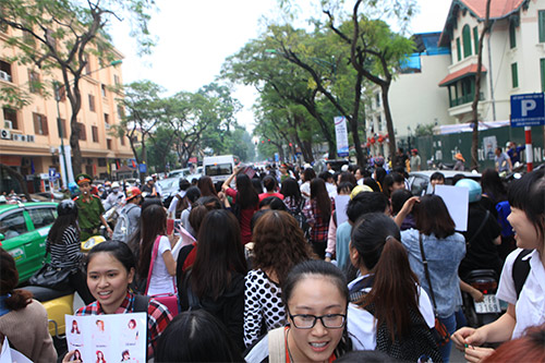 HOT: Fan Việt cuồng nhiệt đón thần tượng A-Pink - 4