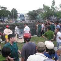 Tin tức trong ngày - Giận mẹ không cho tiền, nhảy cầu tự tử