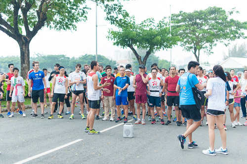 Phạm Anh Khoa chạy bộ cùng Hà Tăng - 3