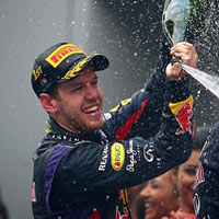 Thể thao - Màn đốt lốp, "đốt"… 700 triệu VNĐ của Vettel