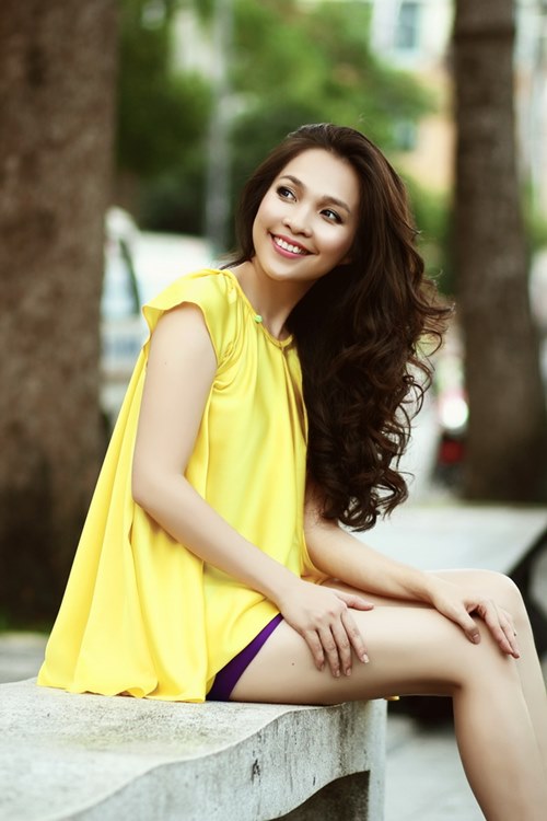 Hiền Thục vàng rực rỡ xuống phố - 3