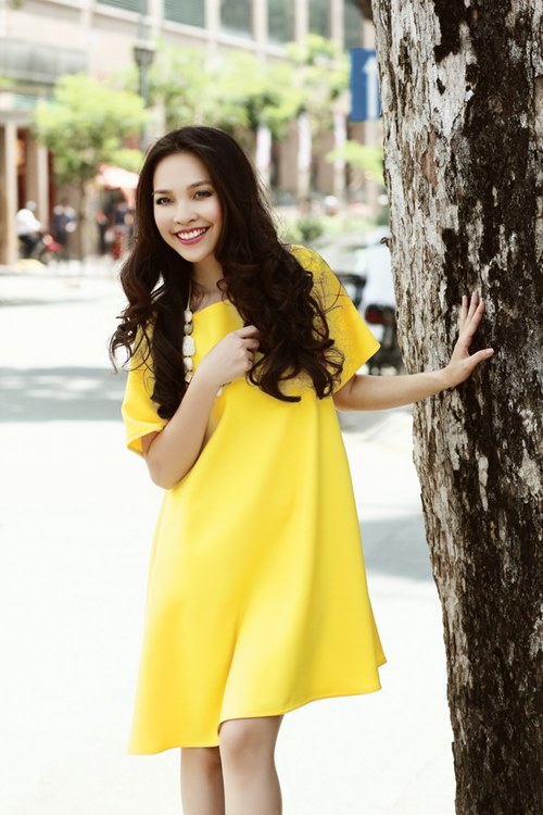 Hiền Thục vàng rực rỡ xuống phố - 7