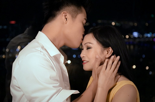 Phương Thanh phá lệ hôn bạn diễn - 17