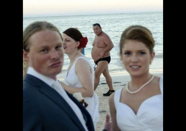 Đám cưới trên biển với tình huống khó thể ngăn cản
