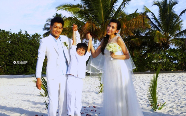 Ngày 30 tháng 7 năm 2013, đám cưới của Lâm Chí Dĩnh và Trần Nhược Nghi được tổ chức tại Phuket, Thái Lan.
