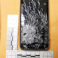 Tin tức trong ngày - Mỹ: Bị bắn không chết nhờ điện thoại di động