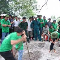 Tin tức trong ngày - Kịch bản bốc mộ liệt sĩ của "cậu Thủy"