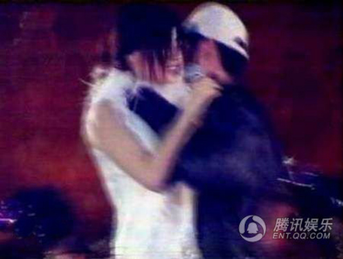 Giật thót những vụ hành hung, sỉ nhục Cbiz - 2