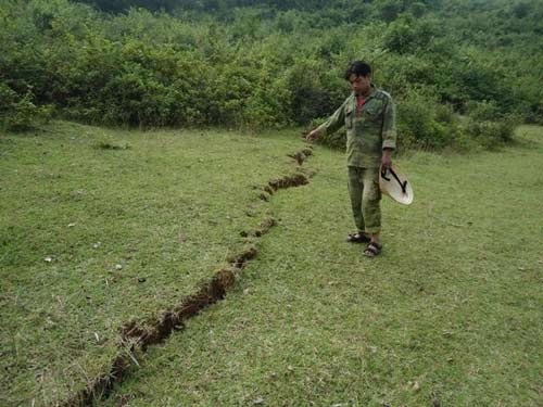 "Thủ phạm" gây ra vết nứt dài 600m ở Hà Tĩnh - 1