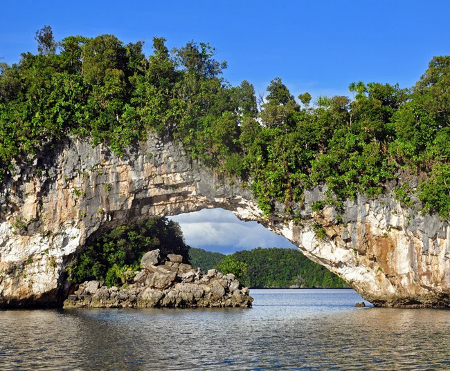 Chính bởi nét hoang sơ kì bí thiên nhiên ban tặng, đảo Rock được người dân Palau khai thác, sử dụng cho mục đích văn hóa và giải trí.
