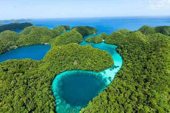 Đảo Rock là điểm tham quan nổi tiếng &nbsp;bậc nhất Palau, nó được bao phủ bởi màu xanh của lá và những bãi cát trắng ngần.
