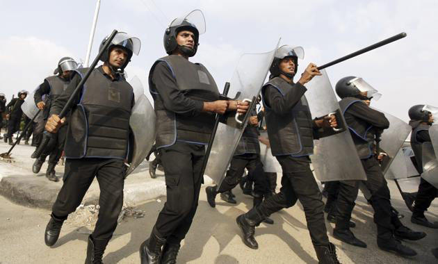Ai Cập: Cảnh sát bao vây trường đàn áp sinh viên - 1