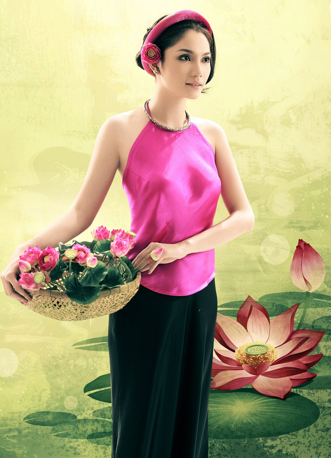 Diễn viên Lâm Na Anh nuột nà vai trần với áo yếm.
