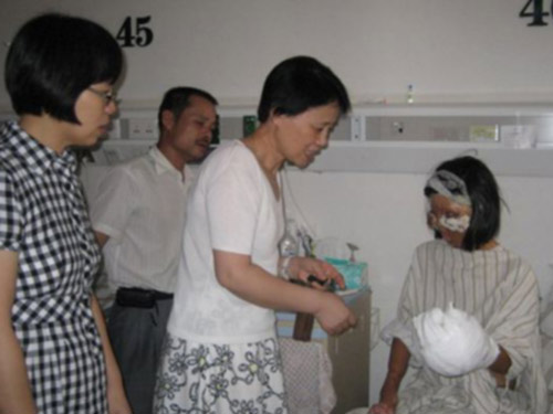 Ghép khuôn mặt được nuôi trên ngực thiếu nữ - 2