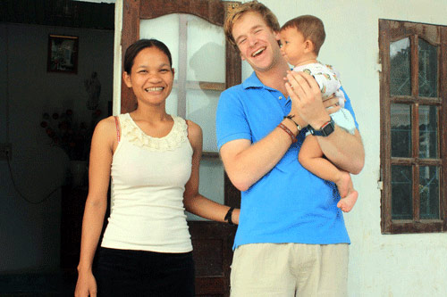 Chàng trai Tây đóng khố xin ở rể Tây Nguyên - 1