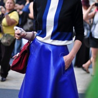 Xu hướng thời trang - Mặc xanh cobalt thời thượng như các tín đồ