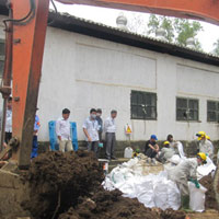 Chôn thuốc trừ sâu: Dừng khai quật vì thiếu tiền