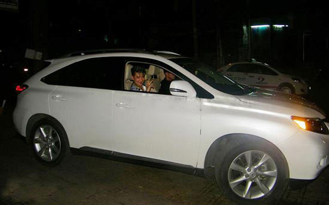 Năm 2011, Đàm Vĩnh Hưng trình làng siêu xe mới cóng Lexus RX 350 đời mới nhất
