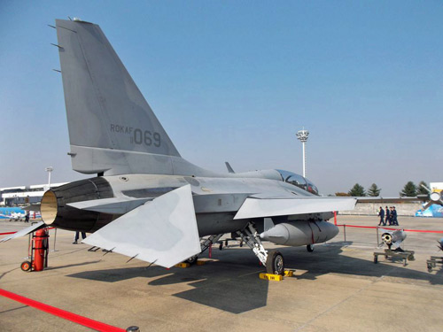 Hàn Quốc khoe một loạt vũ khí "khủng" - 7