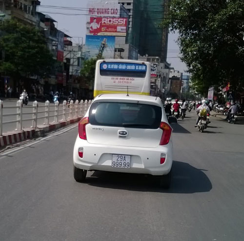 Xế hộp biển tứ quý, ngũ quý trên đường phố Hà Nội - 1