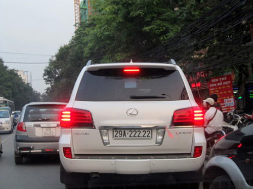 Xế hộp biển tứ quý, ngũ quý trên đường phố Hà Nội - 6