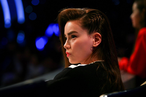 Minh Hằng "nhào lộn" trên sân khấu - 8