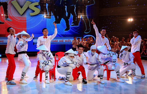 Minh Hằng "nhào lộn" trên sân khấu - 4