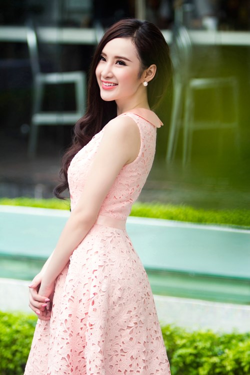 Angela Phương Trinh làm "gái ngoan" - 2