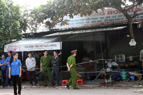 Cháy cửa hàng: Ngất lịm nhìn xác 4 người thân - 3