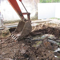 Vụ chôn thuốc sâu: Đưa chất thải đi xử lý