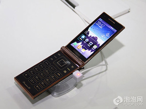 Samsung W2014 nắp gập chạy chip Snapdragon 800 - 1