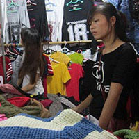 Giáo dục - du học - Những nữ sinh viên làm thêm nơi chợ đêm