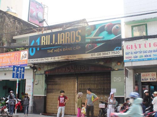 Phá tường, giải cứu 2 cô gái trong “biển lửa” - 1