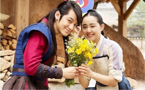 5 bí mật về mối tình Kim Bum, Moon Geun Young - 3