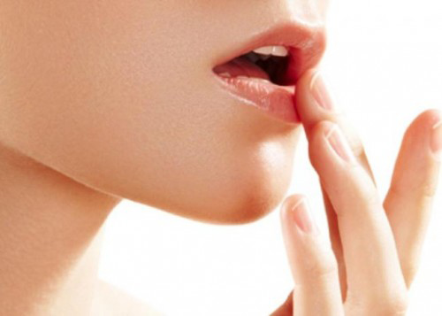 7 mặt nạ tự chế giúp đôi môi mềm mại - 1